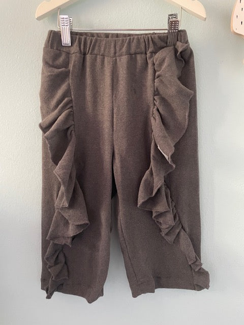 Pantalone grigio con rouches inserita