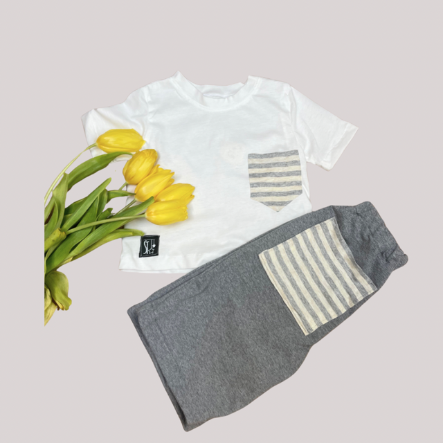 T-SHIRT BIANCA CON TASCHINO