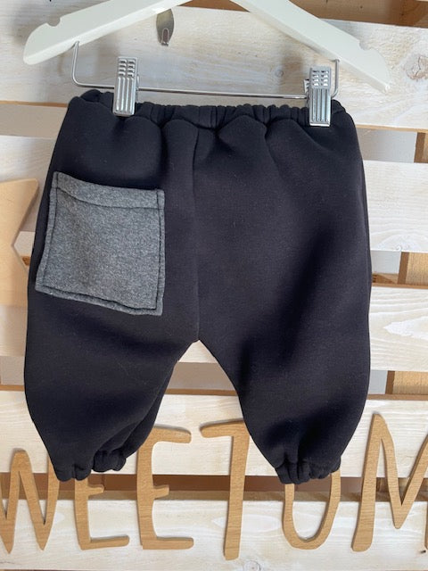 PANTALONE NERO FELPATO CON TASCA GRIGIA